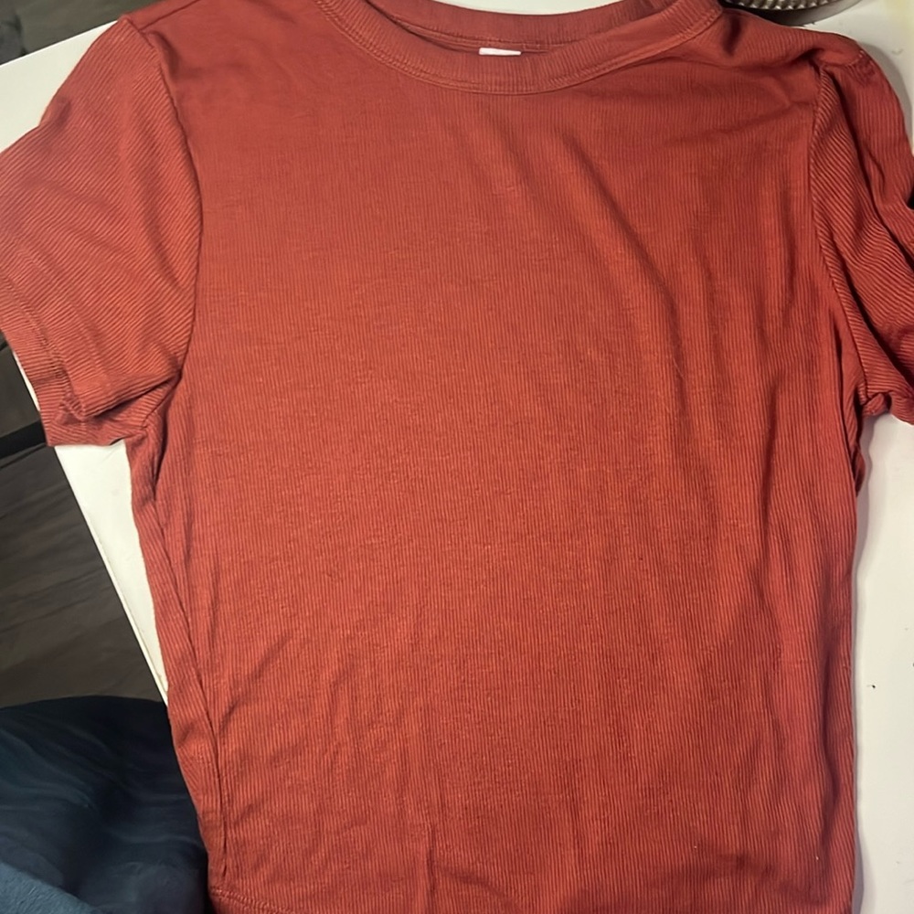 Red crop top shirt
